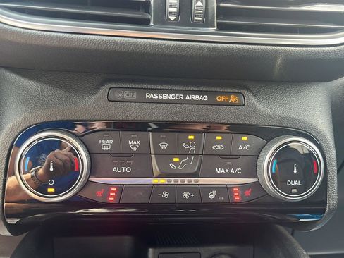 Used 2022 Ford Escape Titanium image 20