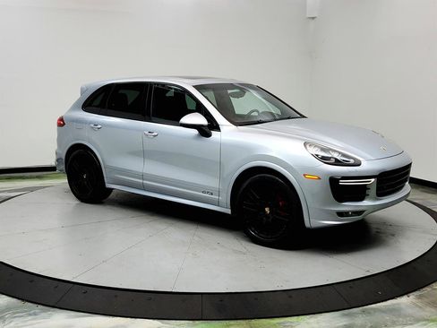 Used 2016 Porsche Cayenne GTS AWD/4WD image 3