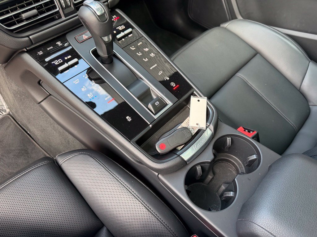 Certified 2026 Porsche Macan AWD/4WD image 23