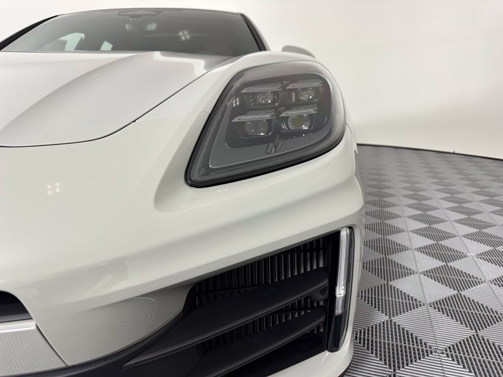 Used 2026 Porsche Panamera RWD image 9