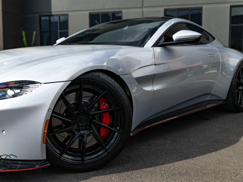 Used 2019 Aston Martin V8 Vantage Coupe RWD image 3