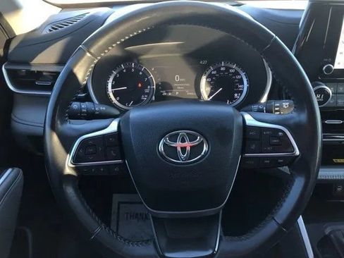 Used 2023 Toyota Highlander XLE FWD image 13