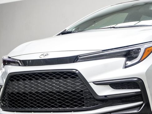 Used 2025 Toyota Corolla XSE FWD image 2