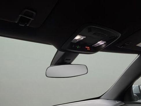 Used 2023 Chevrolet Traverse LT image 27