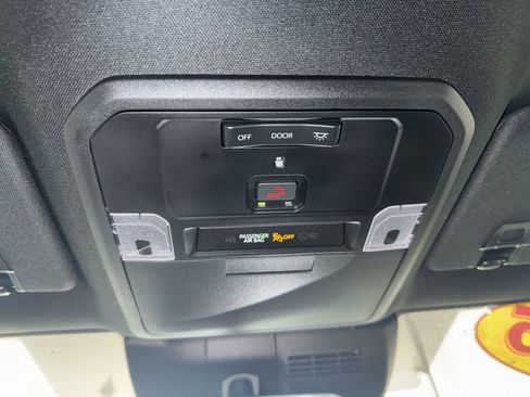 Used 2025 Toyota Tacoma SR image 22