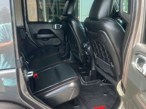 Used 2018 Jeep Wrangler Unlimited Rubicon AWD/4WD image 16
