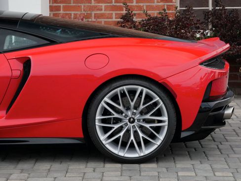 Used 2023 McLaren GT RWD image 19