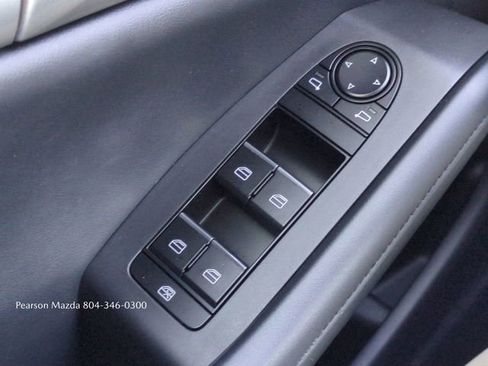 Used 2021 MAZDA MAZDA3 s image 24