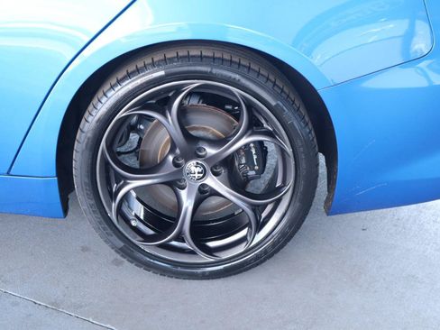 Used 2018 Alfa Romeo Giulia RWD image 11