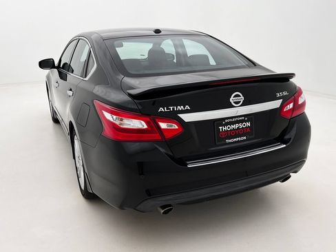 Used 2017 Nissan Altima 3.5 SL w/ 3.5SL Technology Package FWD image 8