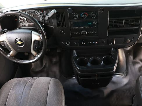 Used 2017 Chevrolet Express 2500 Extended RWD image 12