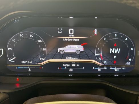 Used 2023 GMC Yukon Denali RWD image 23