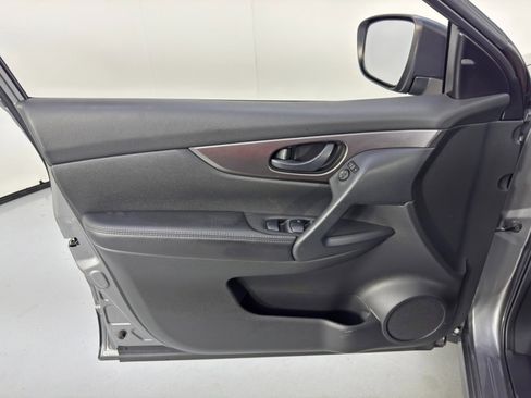 Used 2021 Nissan Rogue Sport S image 35