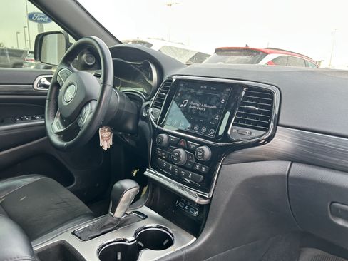 Used 2019 Jeep Grand Cherokee Altitude AWD/4WD image 15