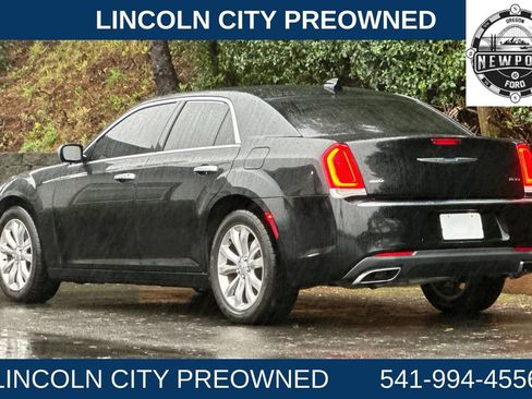 Used 2018 Chrysler 300 Limited image 5