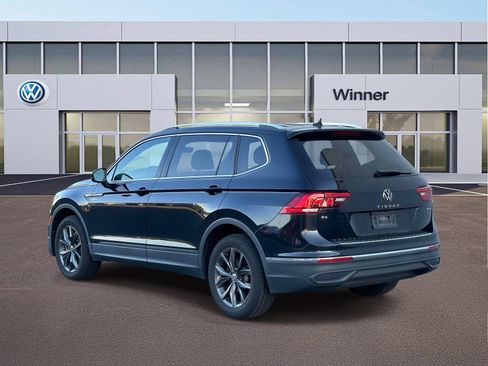 Used 2023 Volkswagen Tiguan SE w/ Panoramic Sunroof Package AWD/4WD image 3