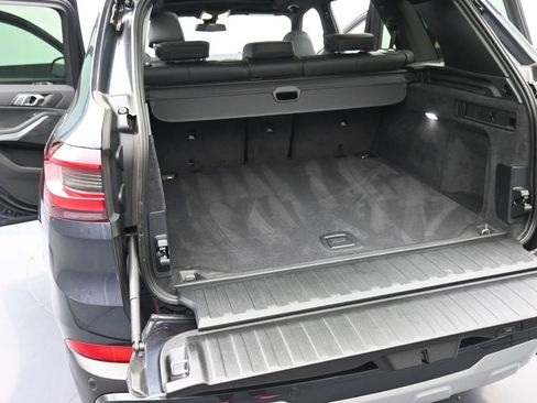 Used 2022 BMW X5 xDrive40i w/ Parking Assistance Package image 17