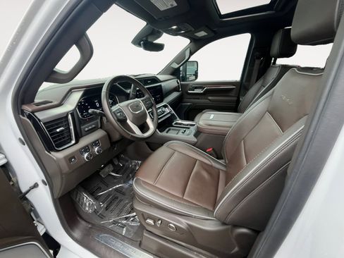 Used 2024 GMC Sierra 3500 Denali w/ Denali Reserve Package image 19