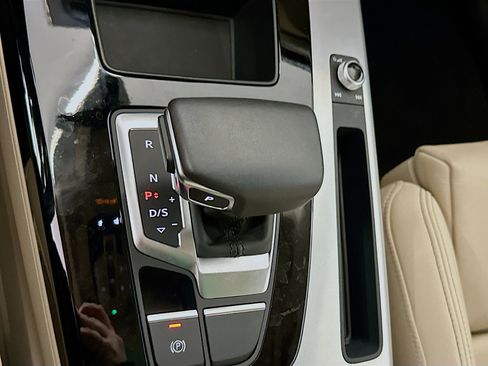 Used 2024 Audi Q5 2.0T Premium w/ Convenience Package image 25