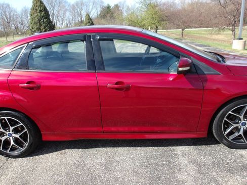 Used 2015 Ford Focus SE w/ SE Sport Package image 30