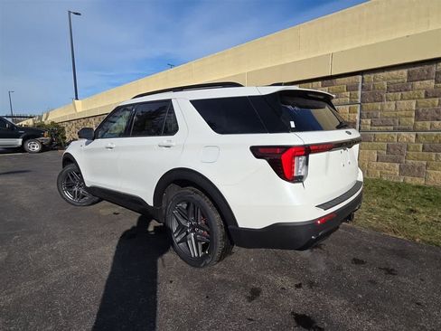 New 2026 Ford Explorer ST-Line w/ ST-Line Street Pack AWD/4WD image 12