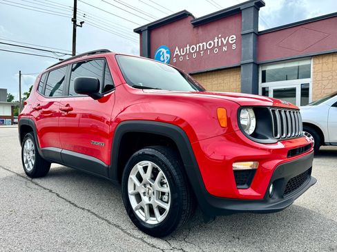 Used 2022 Jeep Renegade Latitude image 2