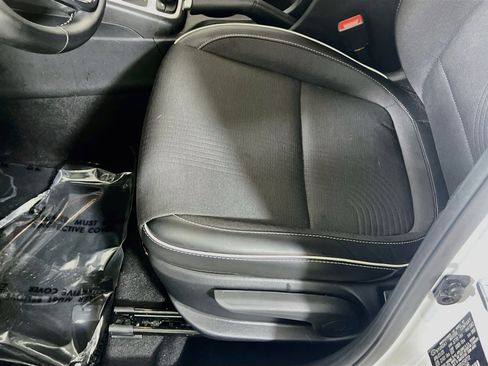 Used 2023 Hyundai Venue Limited FWD image 18
