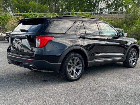 Used 2023 Ford Explorer XLT w/ Equipment Group 202A AWD/4WD image 3