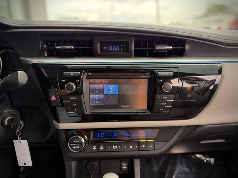 Used 2016 Toyota Corolla LE FWD image 14