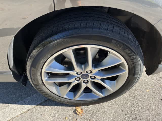 Used 2017 Ford Edge Titanium w/ Equipment Group 302A AWD/4WD image 12