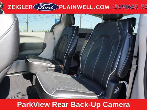Used 2024 Chrysler Pacifica Limited FWD image 12