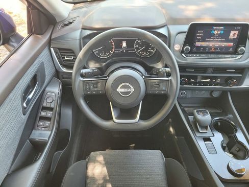 Used 2023 Nissan Rogue SV image 11