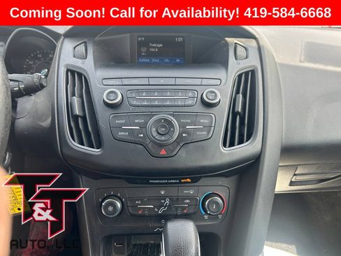 Used 2018 Ford Focus SE w/ Cold Weather Package FWD image 11