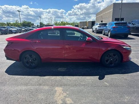 Used 2023 Hyundai Elantra SEL FWD image 2