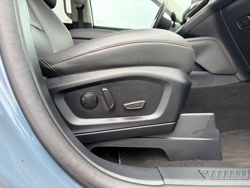 Used 2025 Ford Explorer Active w/ Active Comfort Package RWD image 11