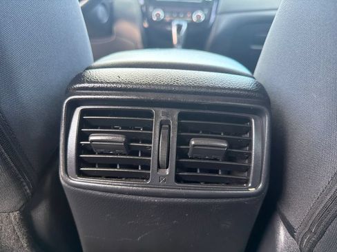 Used 2018 Nissan Rogue SV w/ Premium Package FWD image 27