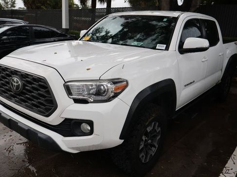 Used 2022 Toyota Tacoma TRD Off-Road w/ Technology Package AWD/4WD image 2