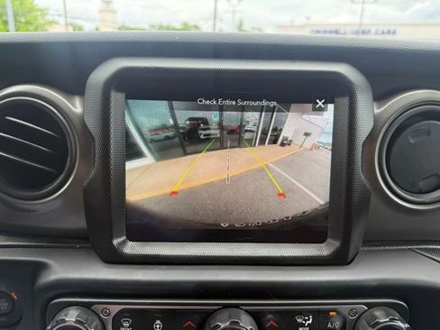 Used 2023 Jeep Wrangler Unlimited w/ Cold Weather Group AWD/4WD image 31