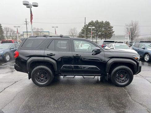 Used 2025 Toyota 4Runner SR5 image 3