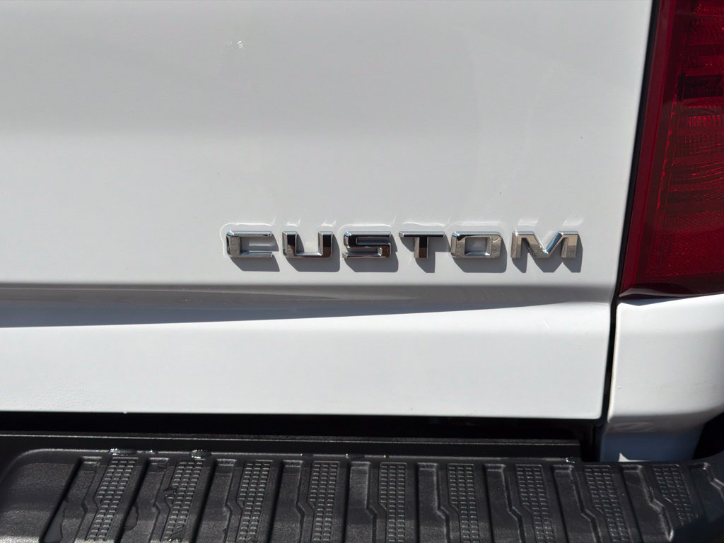Certified 2022 Chevrolet Silverado 2500 Custom w/ Custom Value Package AWD/4WD image 18
