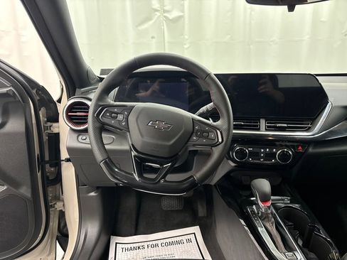 Used 2026 Chevrolet Trax RS w/ Sunroof Package image 13