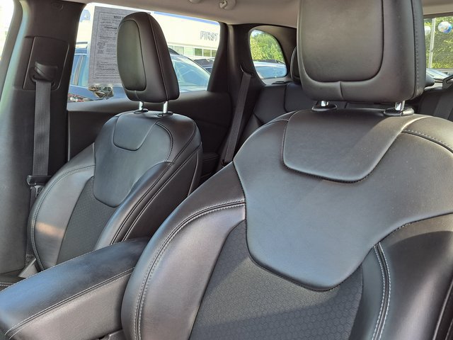 Used 2020 Jeep Cherokee Latitude Plus AWD/4WD image 24
