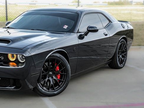 Used 2019 Dodge Challenger SRT Hellcat Redeye image 6