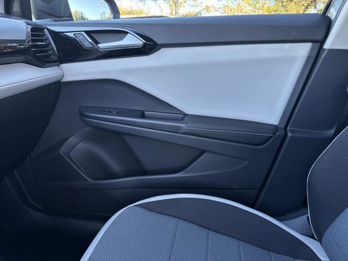 Certified 2025 Volkswagen Taos S image 23