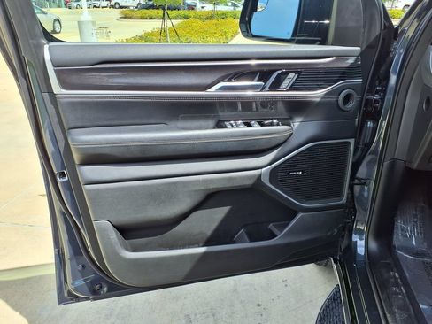 Used 2024 Jeep Wagoneer 4WD image 15