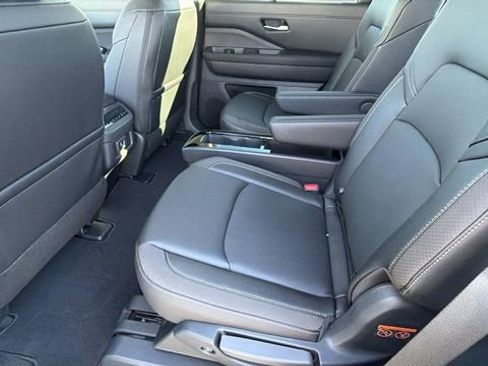 New 2026 Nissan Pathfinder SL w/ SL Premium Package image 16