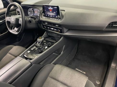 Used 2025 Nissan Rogue SV FWD image 29