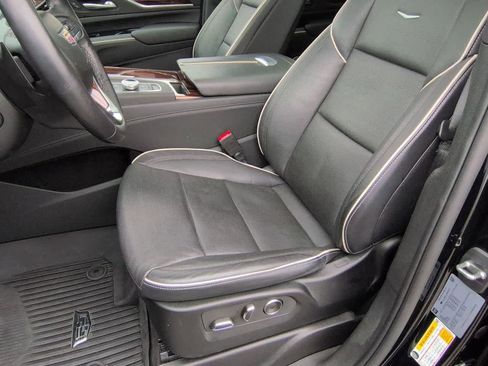 Used 2023 Cadillac Escalade Premium Luxury image 16