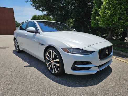 Used 2020 Jaguar XE S image 7