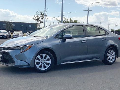Used 2020 Toyota Corolla LE image 2